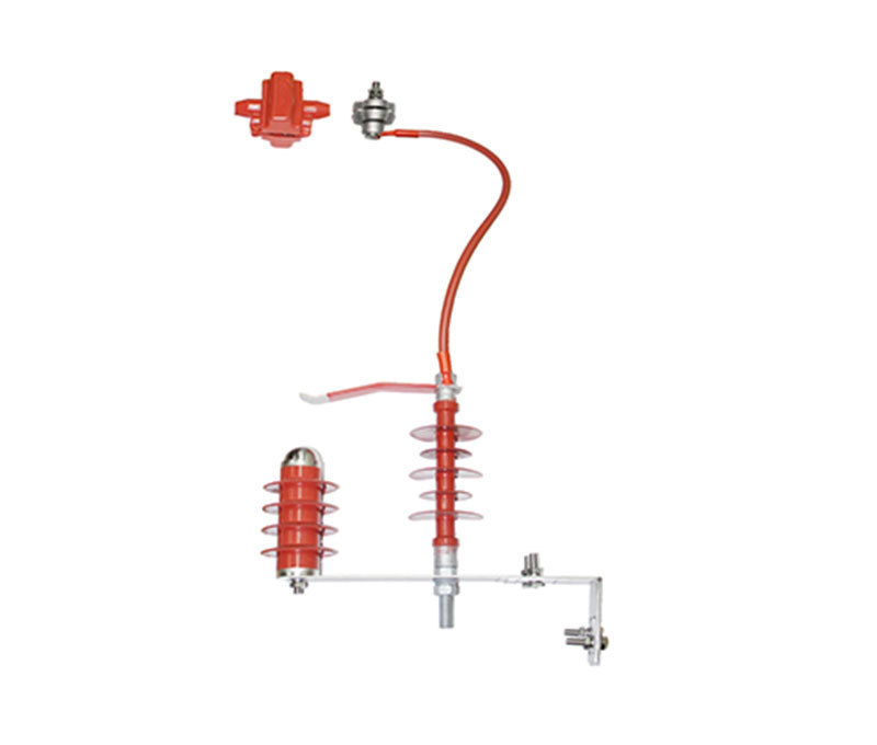 Integrated arc-suppression type overvoltage protector
